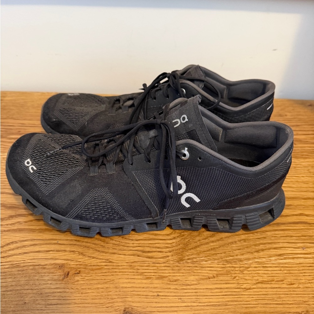 Men’s On Cloud tennis shoes size 11.5